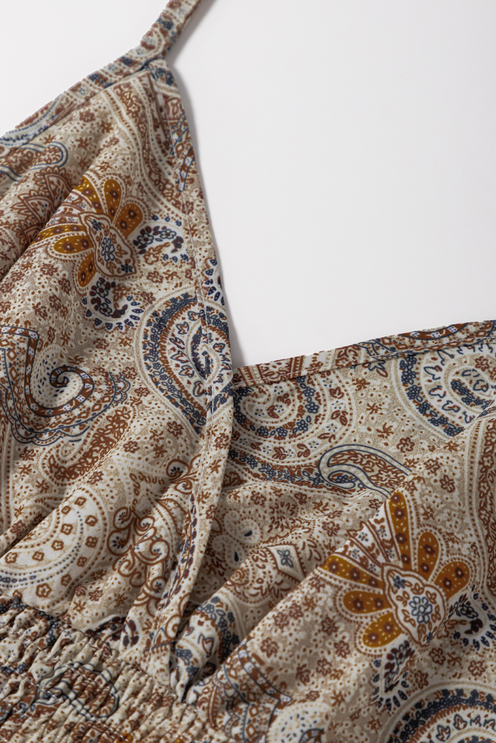 Khaki Paisley Printed Spaghetti Strap V Neck Smocked Babydoll Tank Top - 图片 7