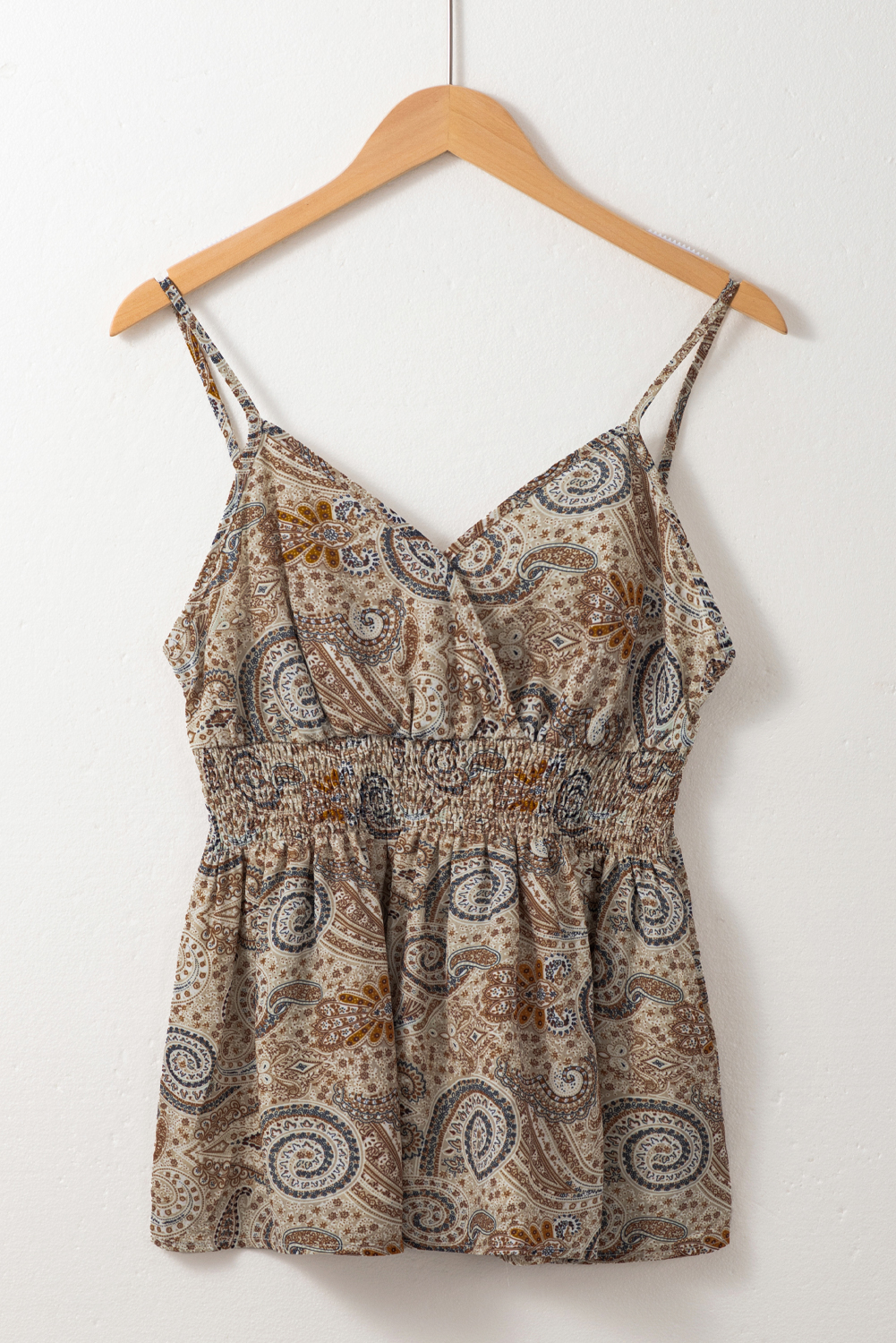 Khaki Paisley Printed Spaghetti Strap V Neck Smocked Babydoll Tank Top - 图片 5