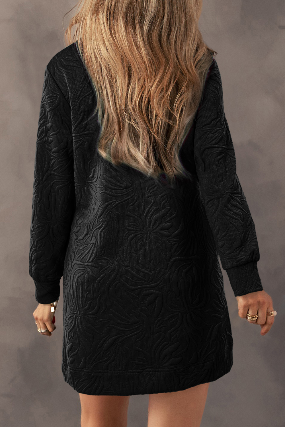 Black Jacquard Textured Quarter Zipper Shift Mini Dress - 图片 2