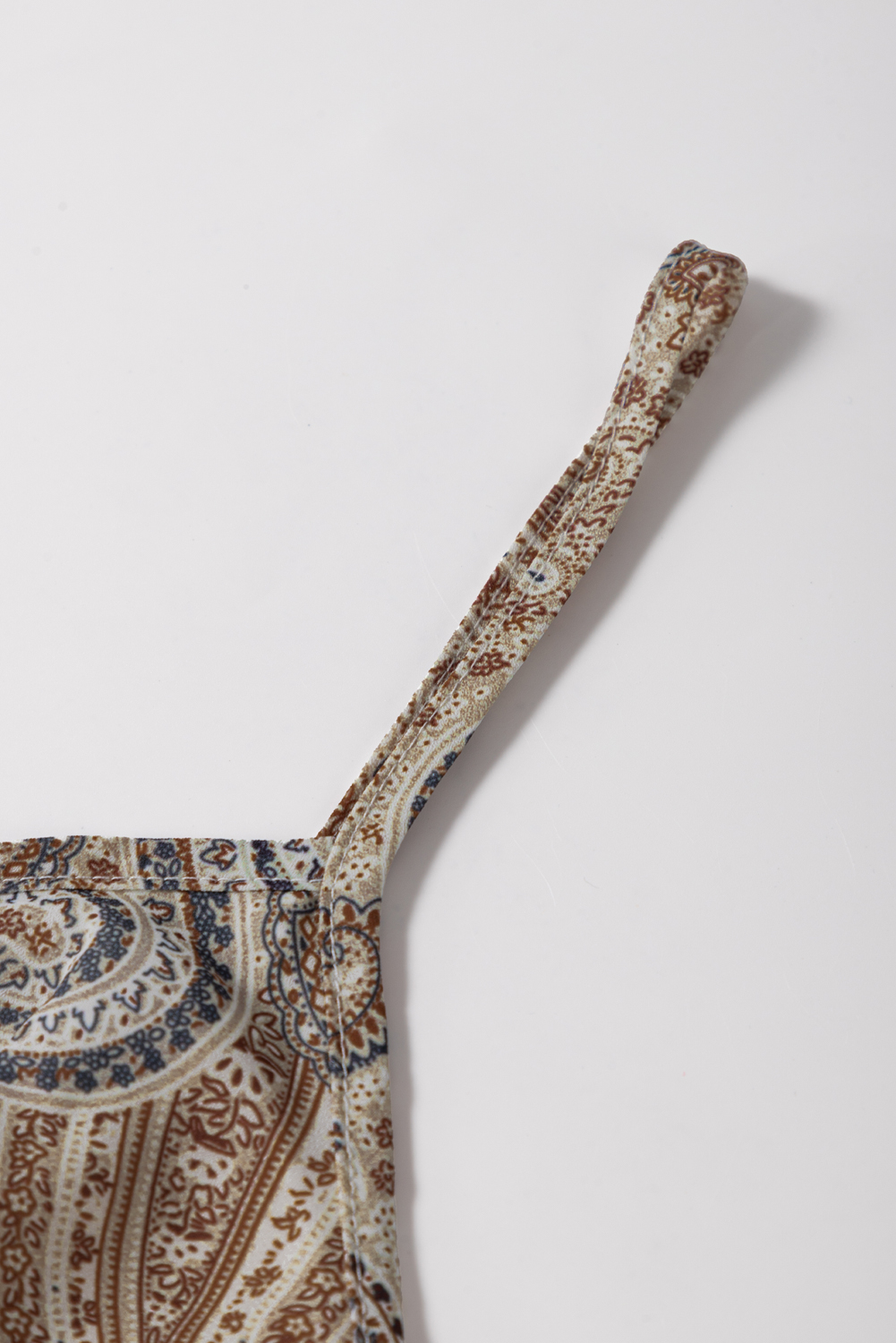 Khaki Paisley Printed Spaghetti Strap V Neck Smocked Babydoll Tank Top - 图片 8